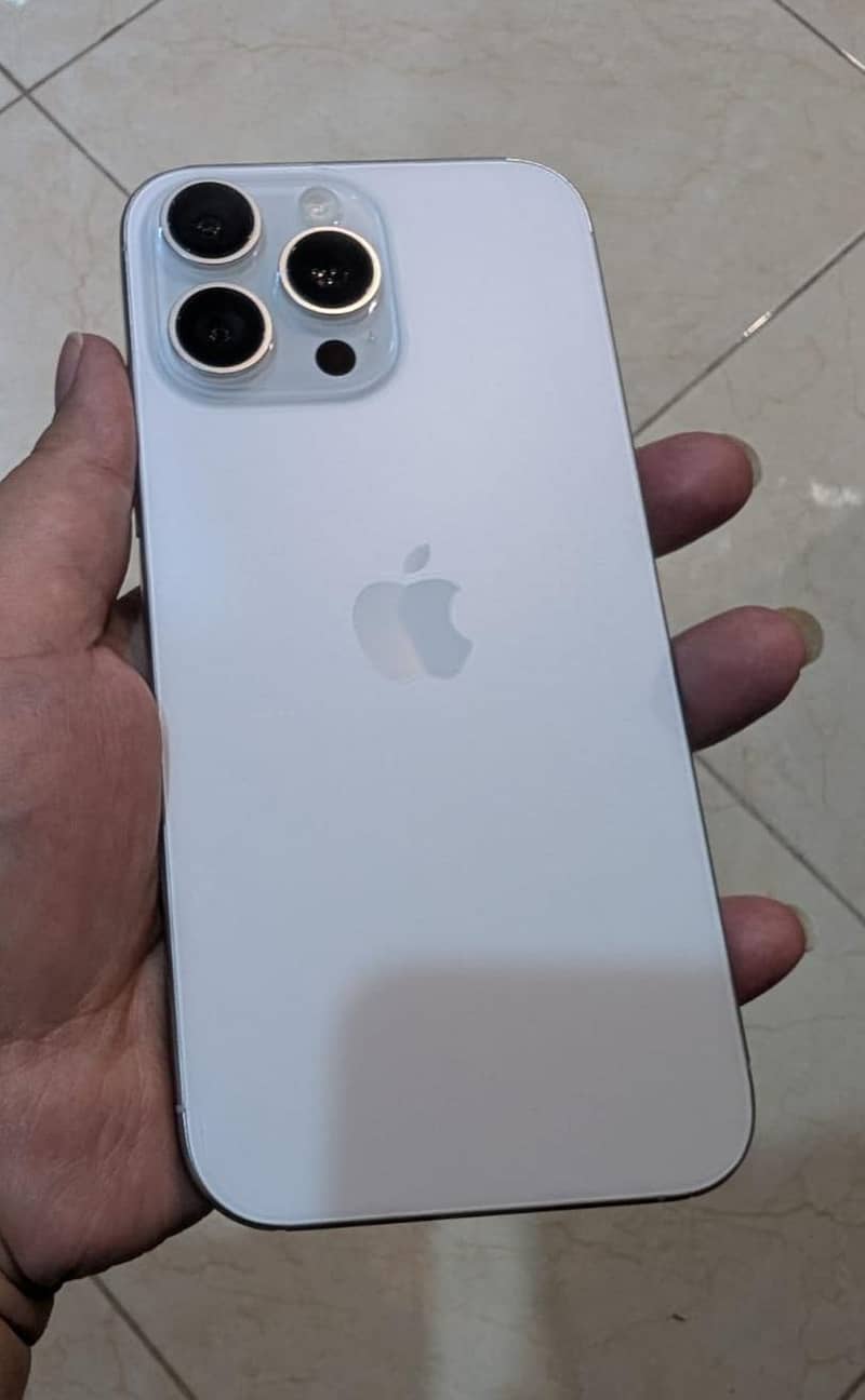 Apple iPhone 16 Pro Max 2