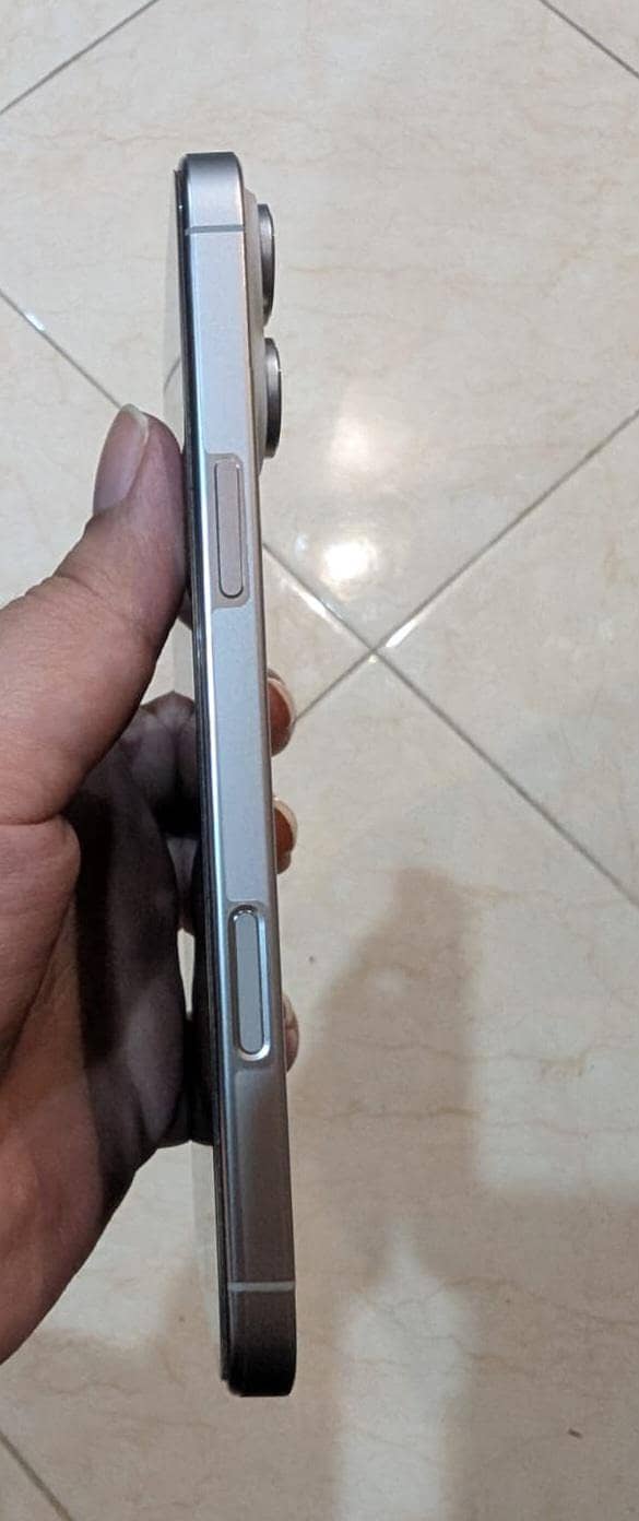 Apple iPhone 16 Pro Max 3
