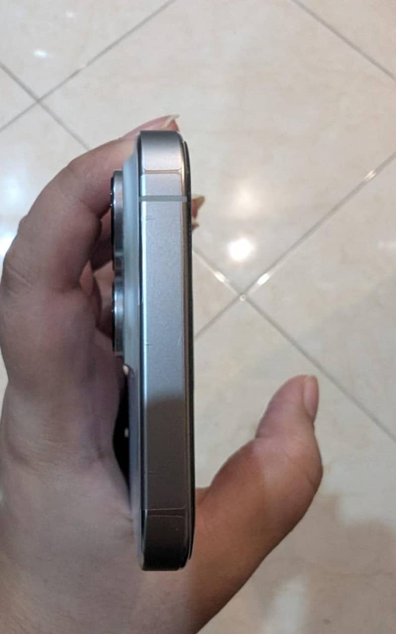 Apple iPhone 16 Pro Max 5