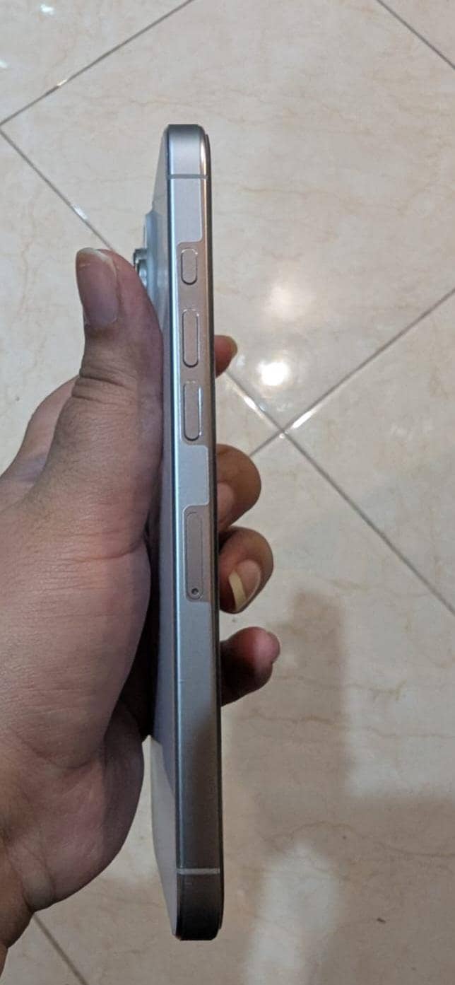 Apple iPhone 16 Pro Max 6