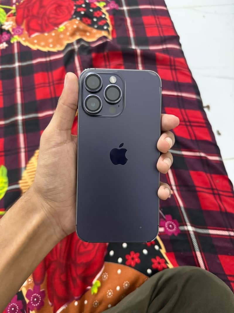 Apple iPhone 14 Pro Max 1
