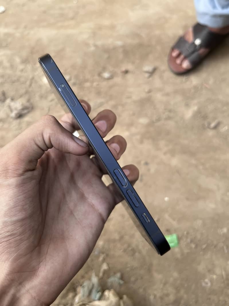 Apple iPhone 12 2