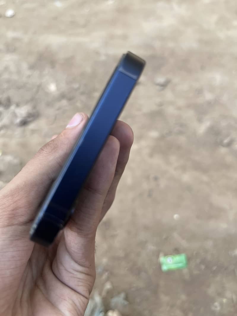 Apple iPhone 12 3