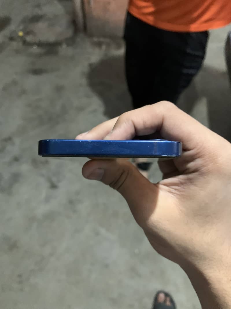 iPhone 12 3