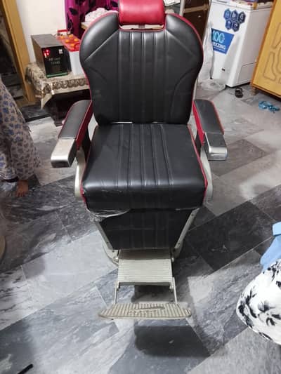 Saloon chair
