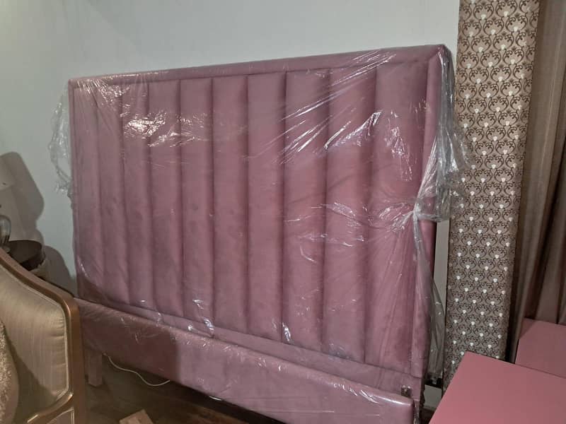 king size bed side tablet dracing 1