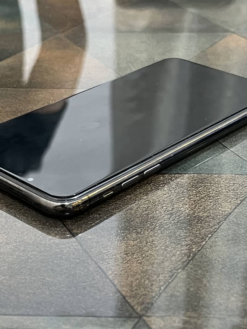 iPhone 11 Pro Max 4