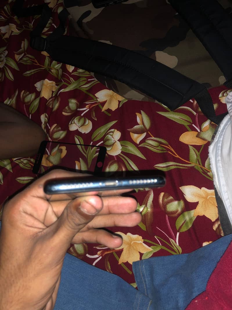 Apple iPhone 7 Plus 5