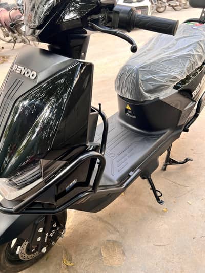 Revoo C35 young new