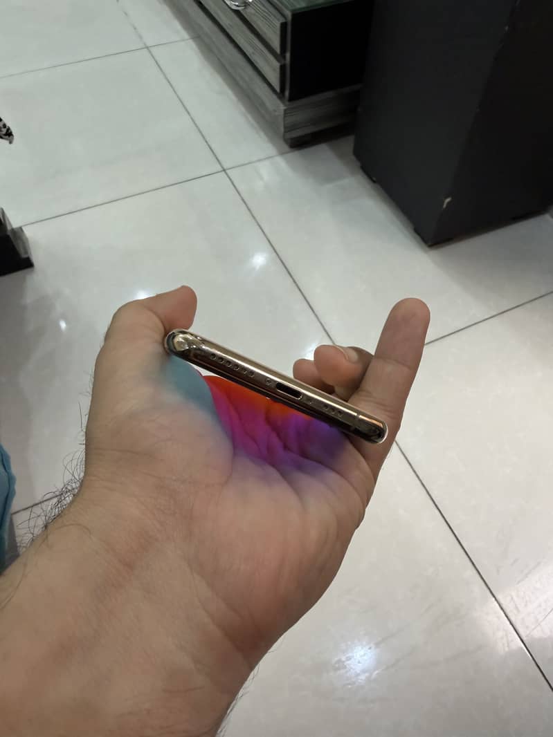 iPhone XS 7