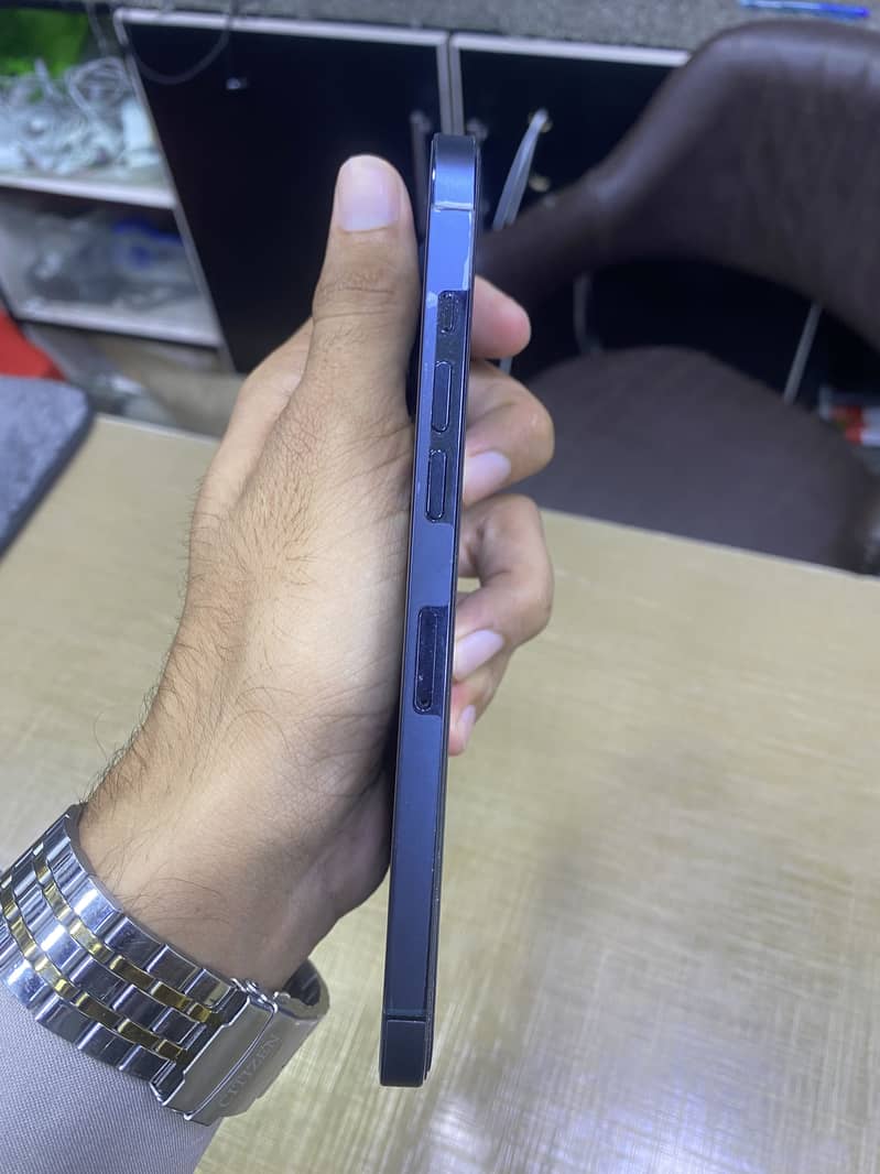 Apple iPhone 12 Pro Max 3