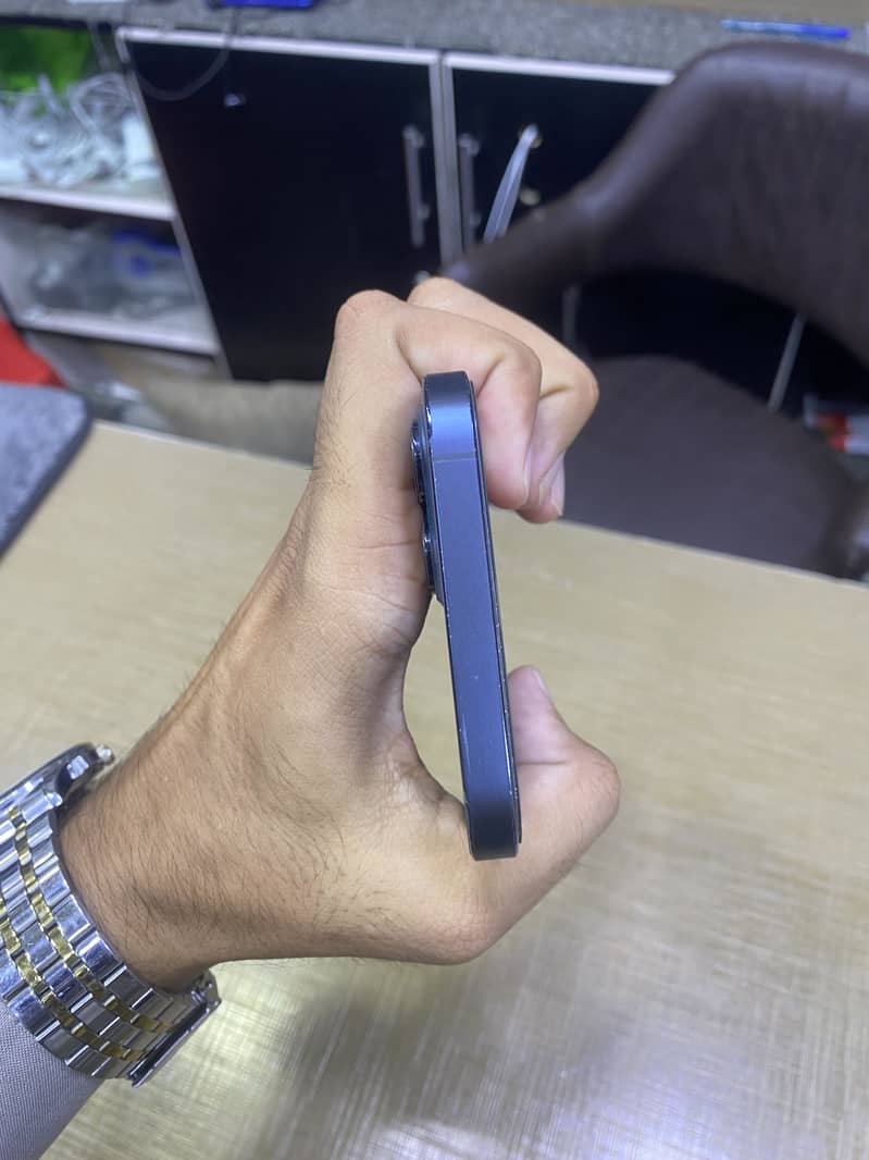 Apple iPhone 12 Pro Max 4