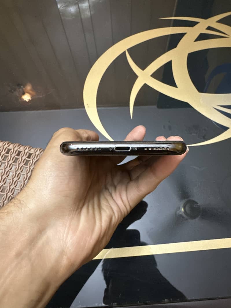 Apple iPhone X 3