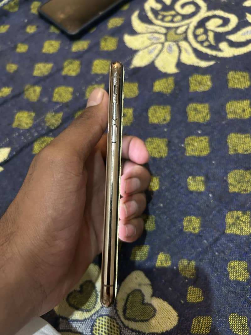 Apple iPhone XS 1