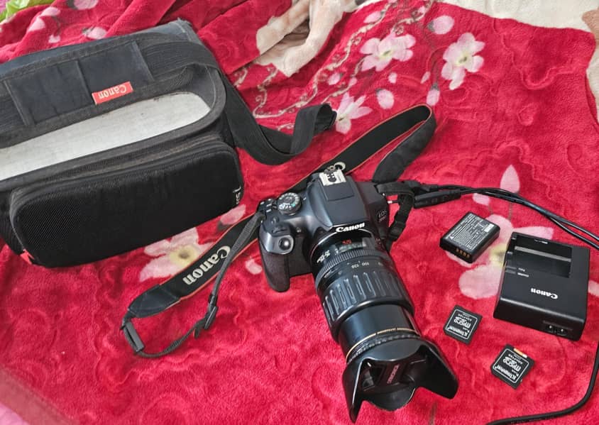 canon EOS 2000D 0