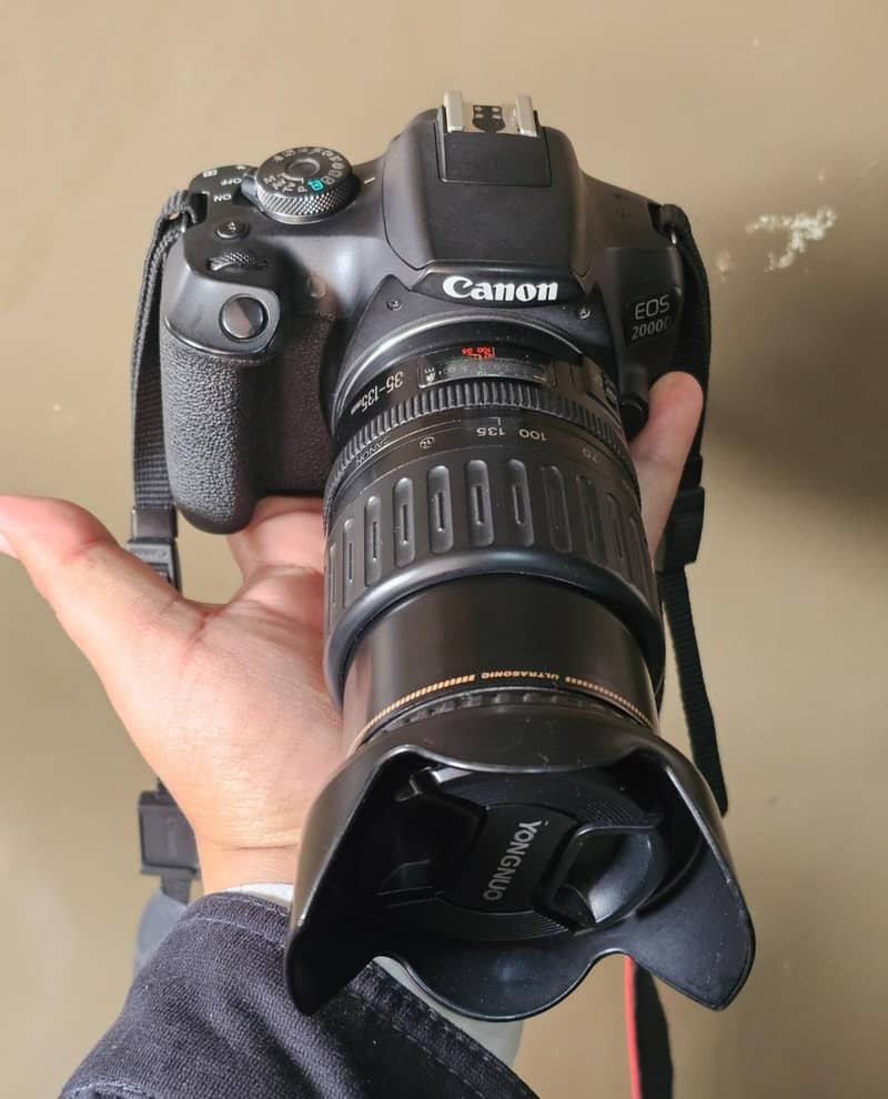 canon EOS 2000D 1