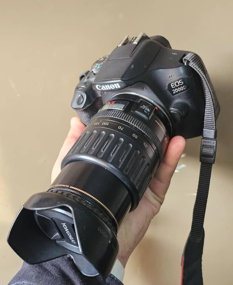 canon EOS 2000D 3