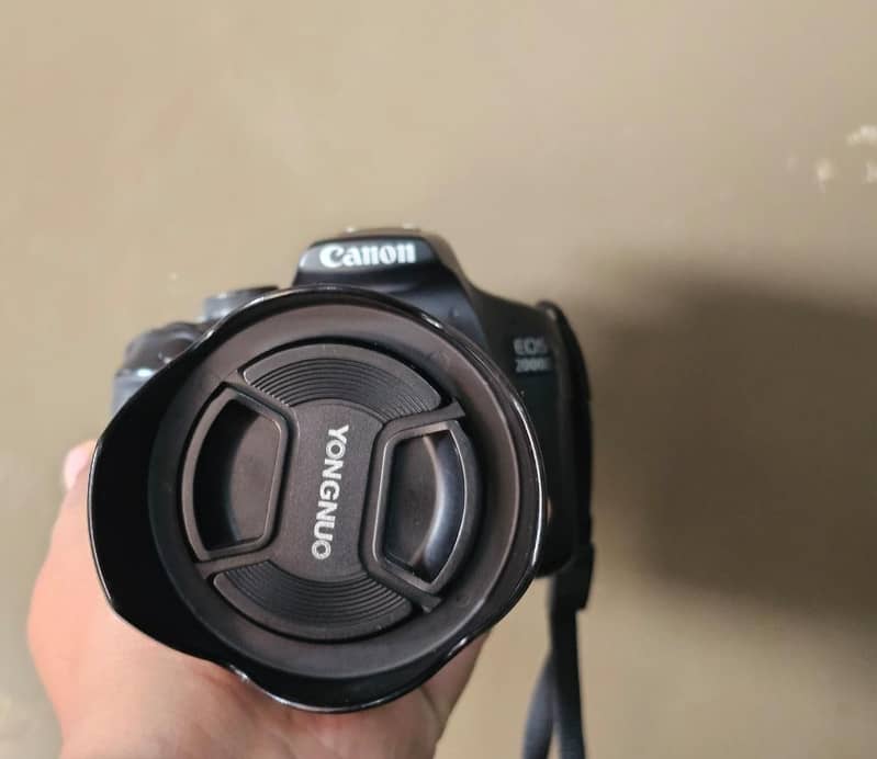 canon EOS 2000D 4