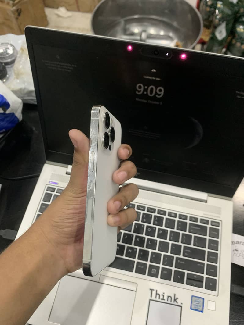 Apple iPhone 13 Pro 4