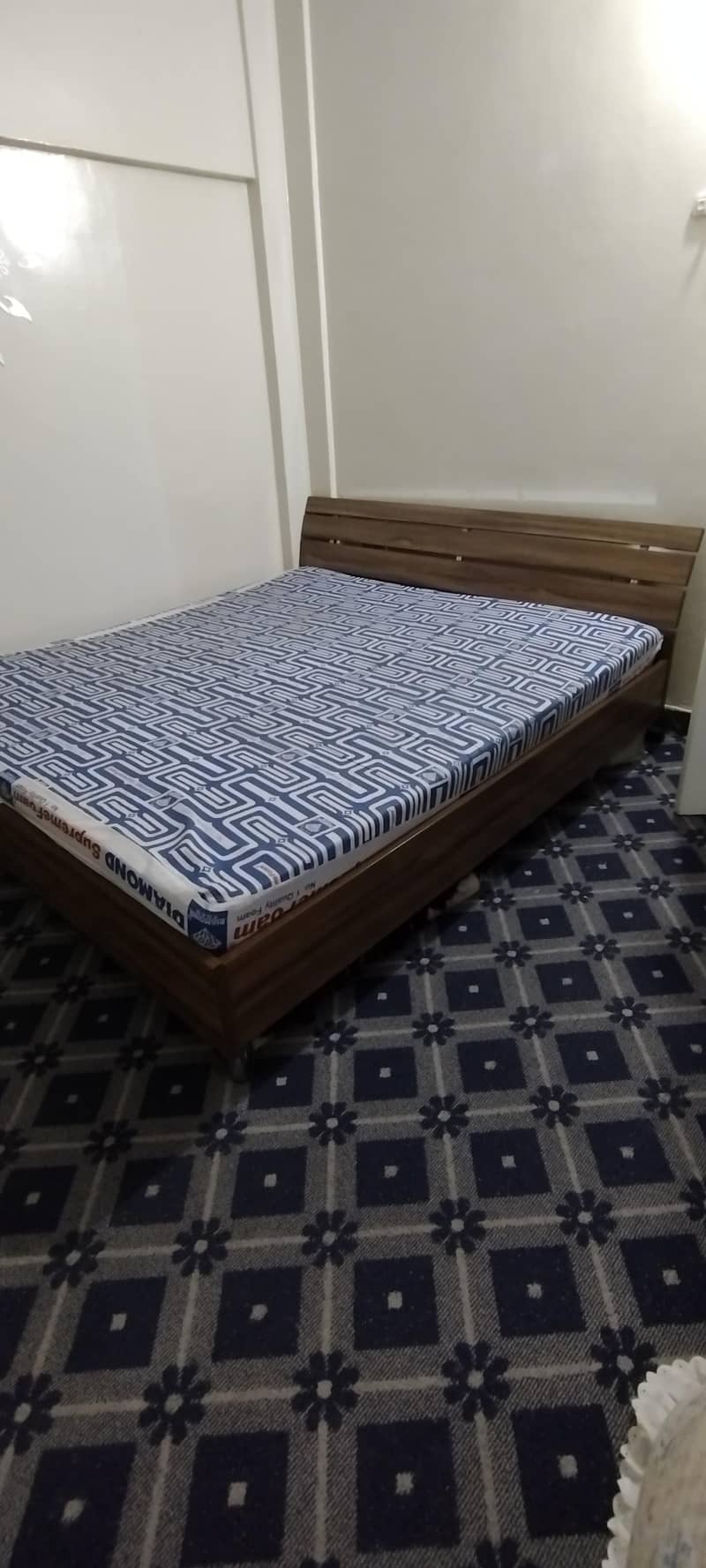 Bed 2 side table diamond form 0