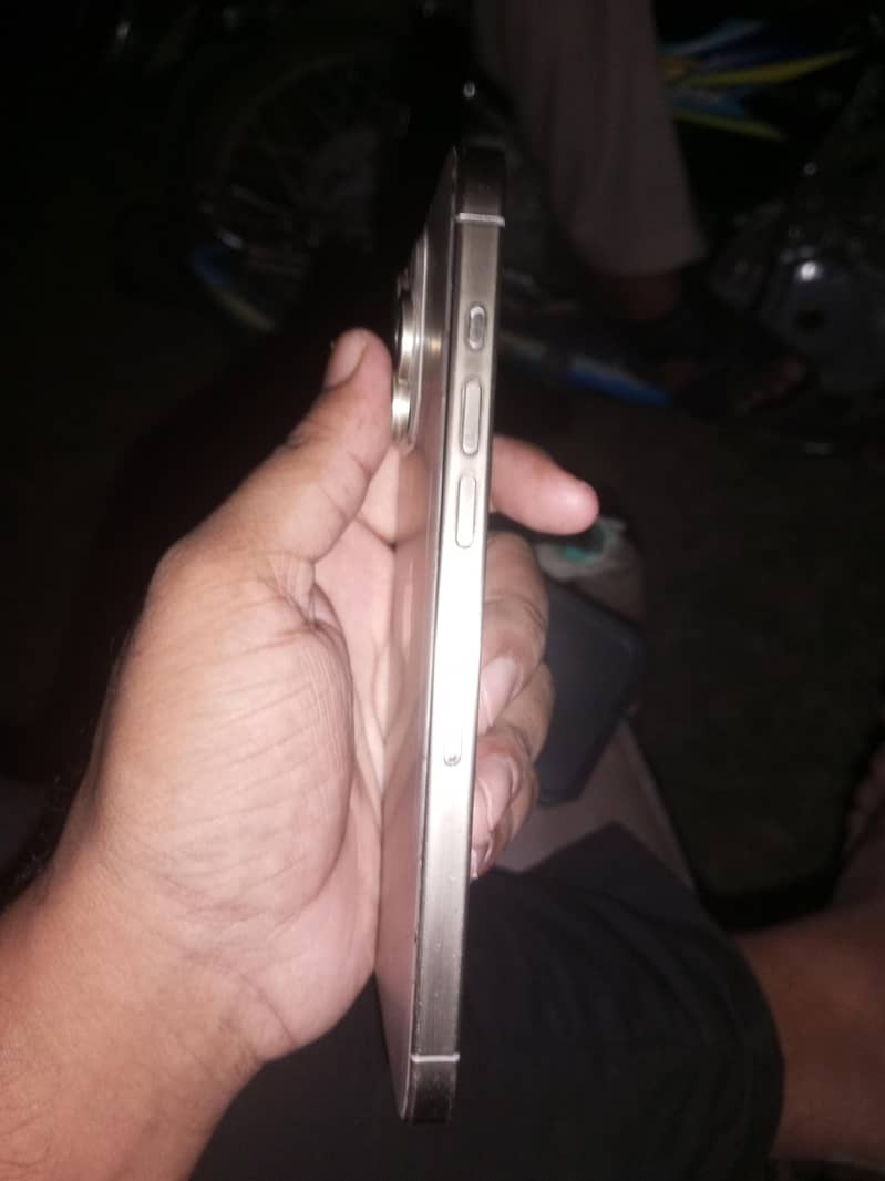 Apple iPhone 16 Pro Max 3