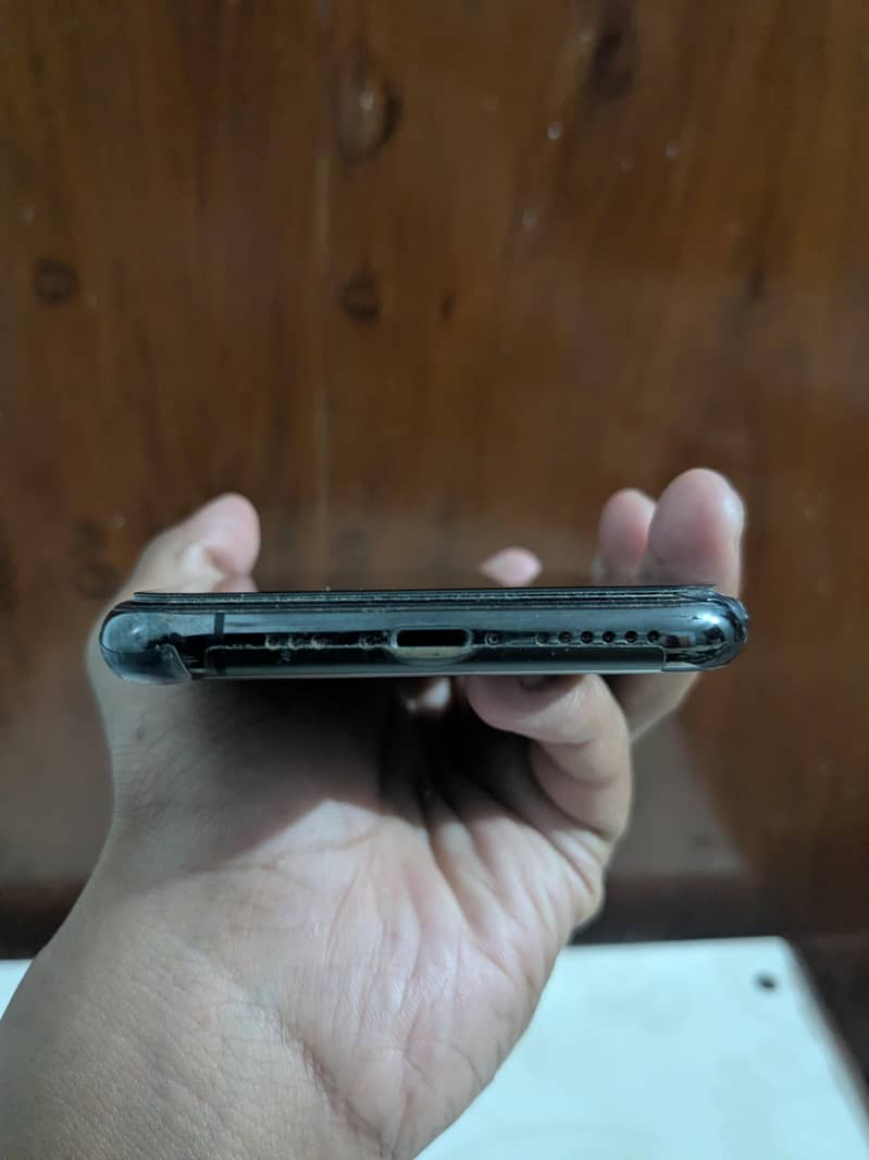 Apple iPhone 11 Pro 4