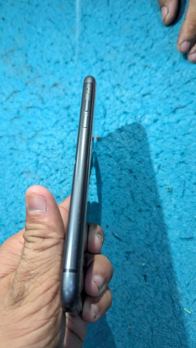 Apple iPhone 11 3