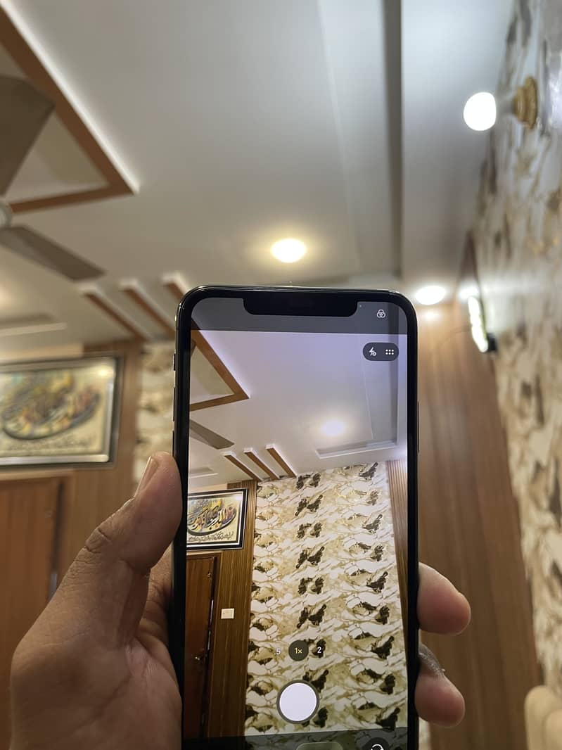 Apple iPhone 11 Pro Max 7