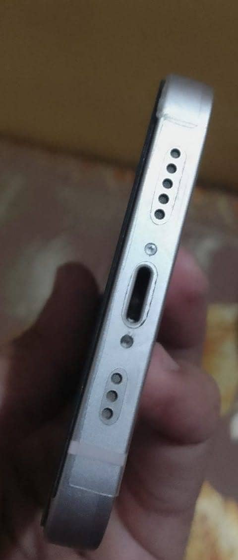 Apple iPhone 13 4