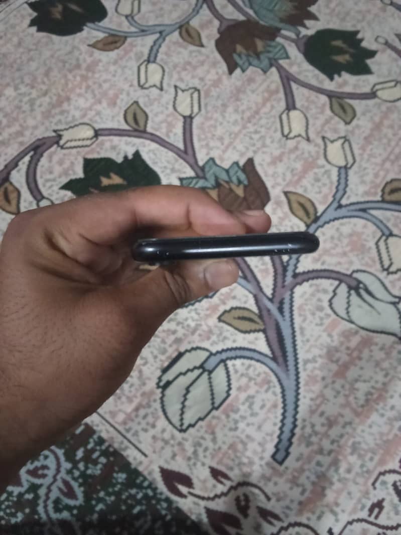 Apple iPhone XR 0