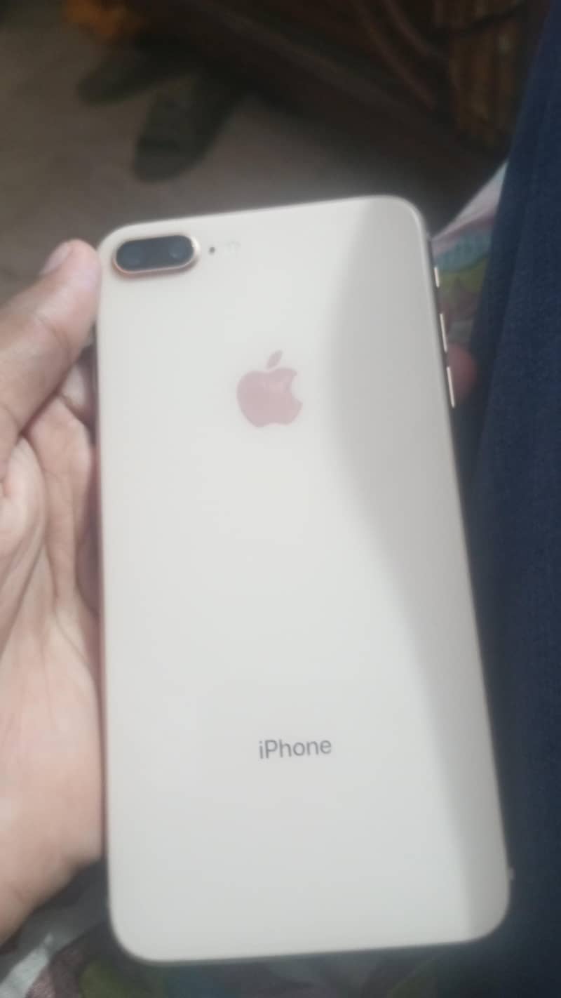 Apple iPhone 8 Plus 3