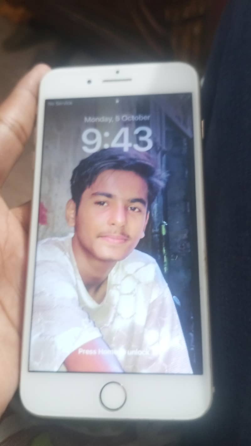 Apple iPhone 8 Plus 4