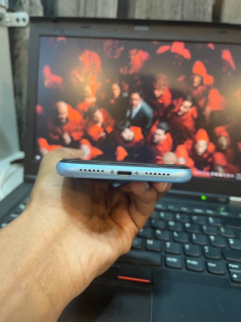 iPhone XR 3