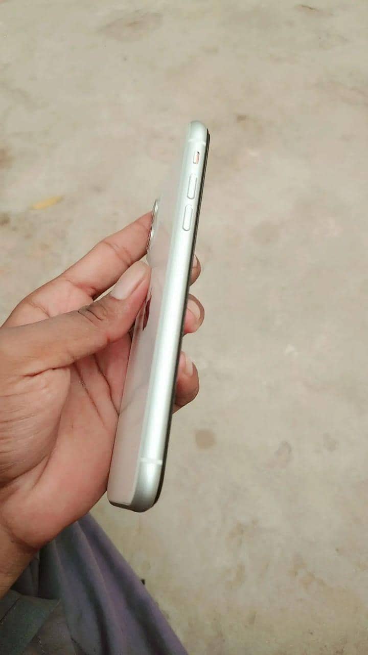 Apple iPhone 11 2