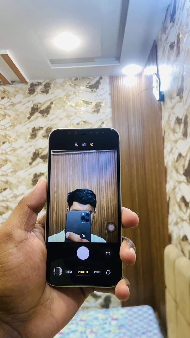 Apple iPhone 12 0