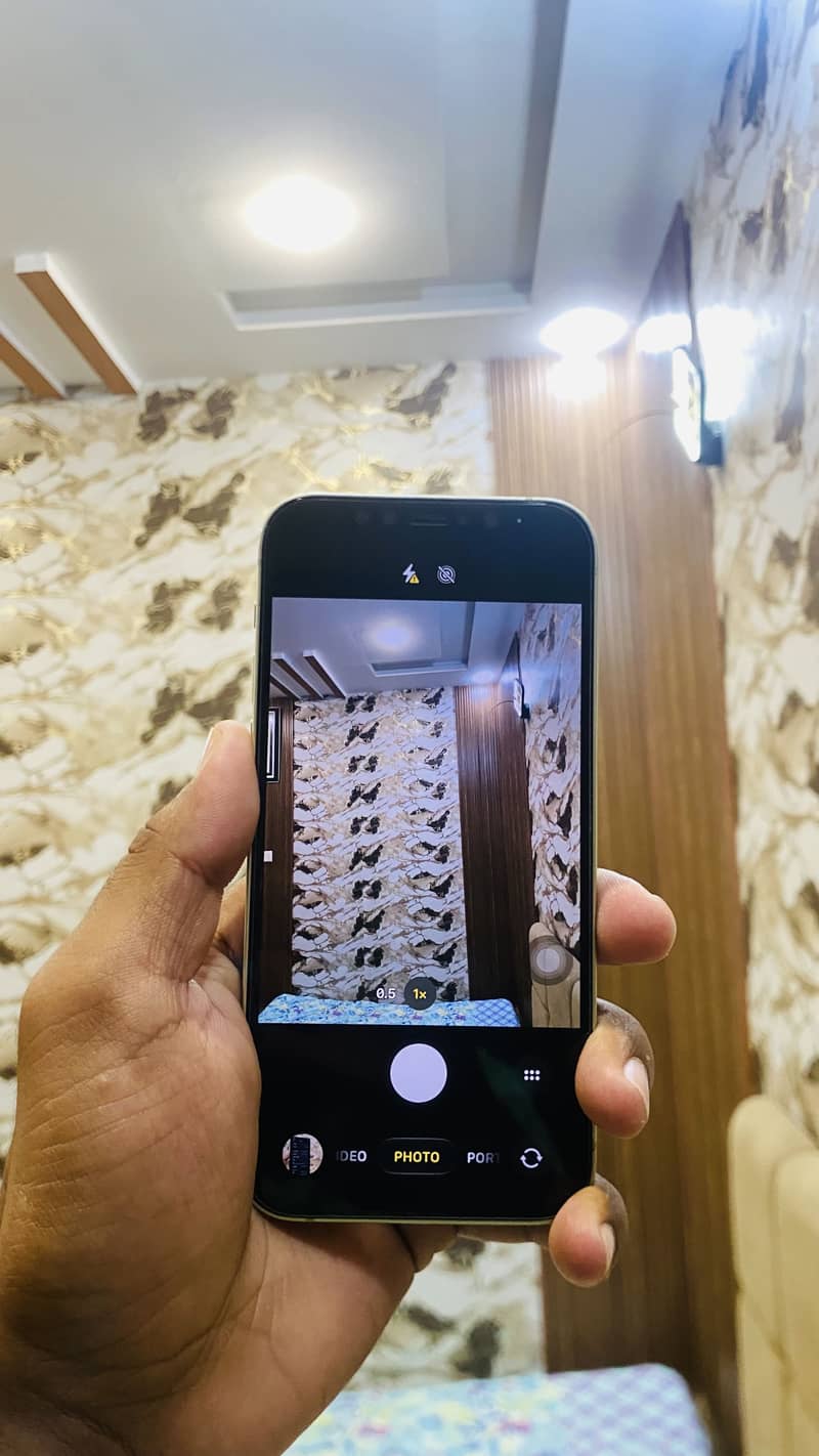 Apple iPhone 12 1