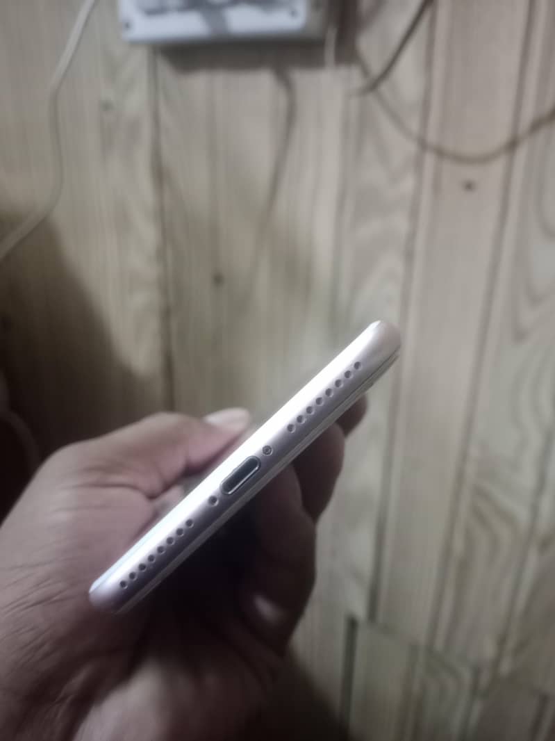 Apple iPhone 7 Plus 4