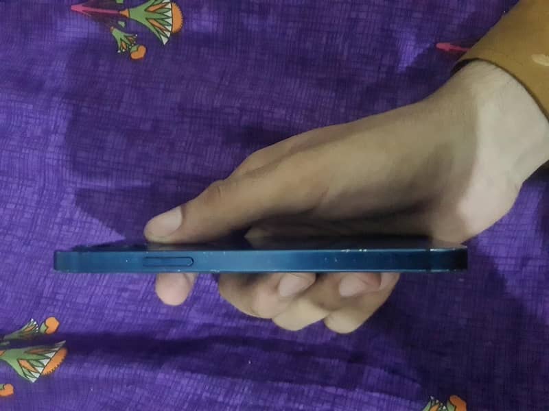 Apple iPhone 12 3