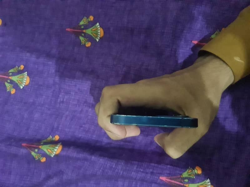 Apple iPhone 12 6