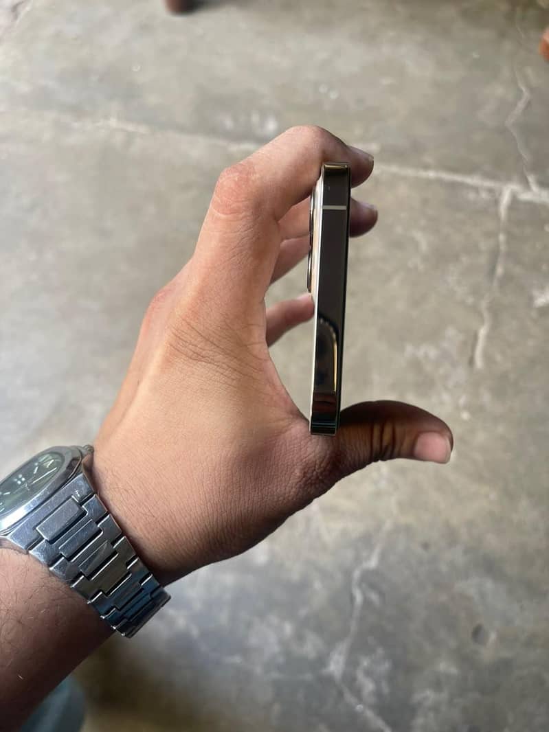 Apple iPhone 12 Pro Max 3