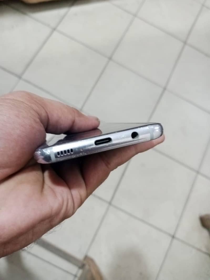 Samsung Mobile S8 1