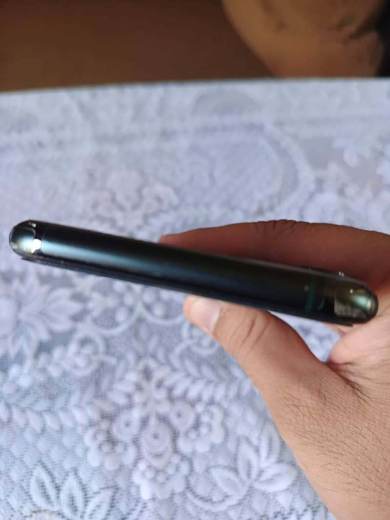 Apple iPhone 11 Pro Max 2