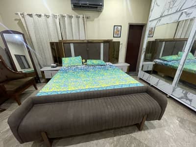Bed with 2 sidetable