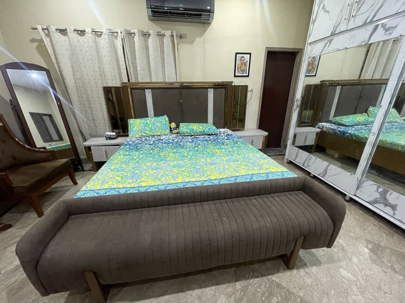 Bed with 2 sidetable 0