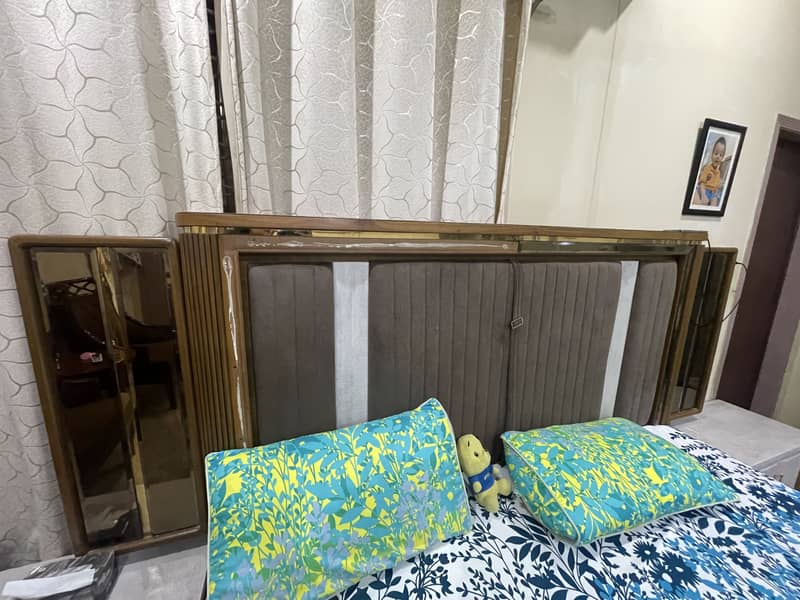 Bed with 2 sidetable 2