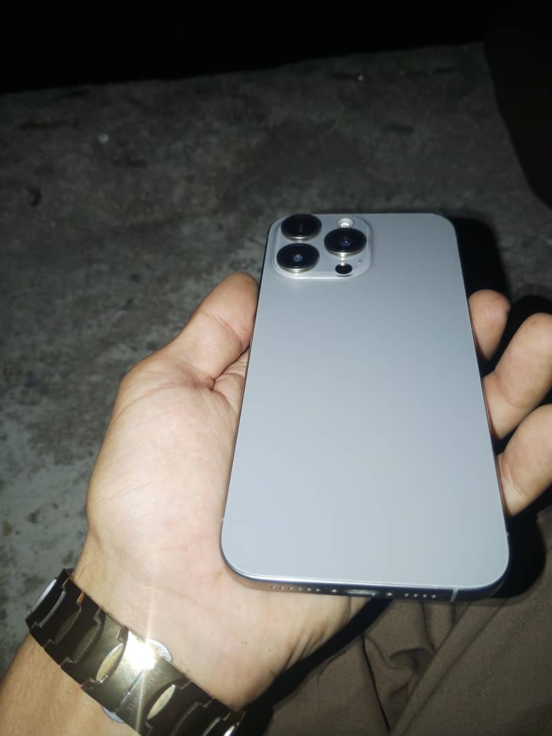 Apple iPhone 15 Pro Max 0
