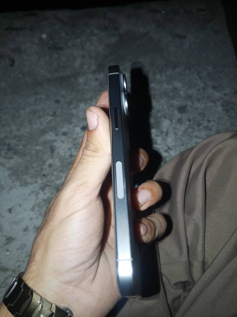 Apple iPhone 15 Pro Max 3