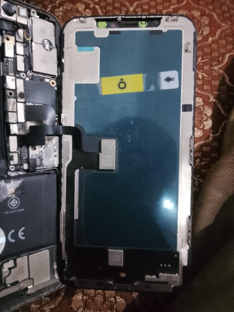 Apple iPhone X 3