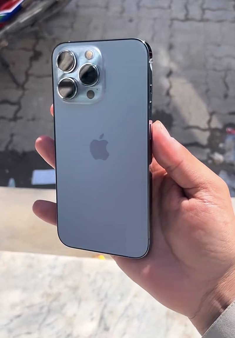 Apple iPhone 13 Pro 0