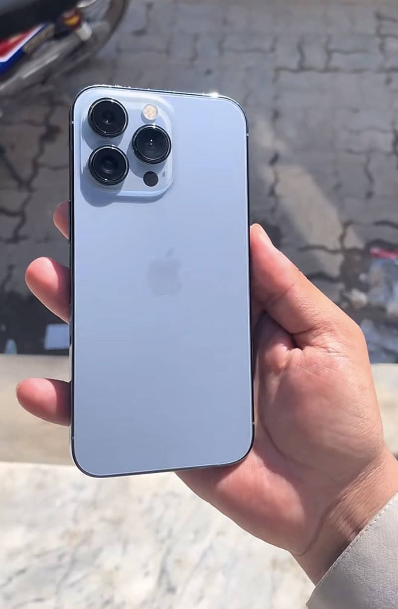 Apple iPhone 13 Pro 1